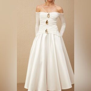NEW $189 La Nadia Elegant White Off-Shoulder Dress